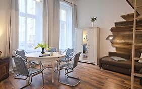 Quiet Courtyard Apartment (PB1)